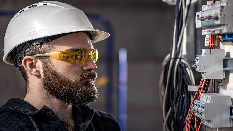 10 Electrical Safety Training Must-Haves for Workers